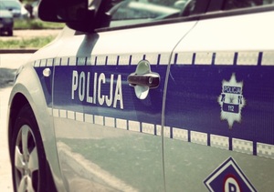 bok oznakowanego radiowozu