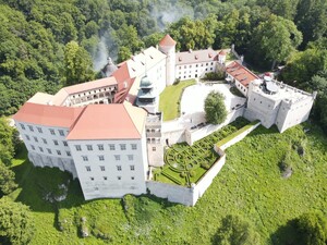 zamek w pieskowej Skale widziany z lotu ptaka