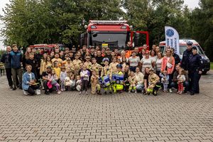 zdjęcie grupowe uczestników imprezy