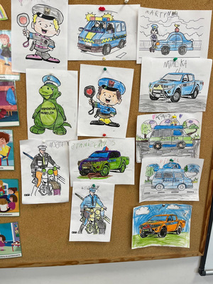 tablica z obrazkami dzieci