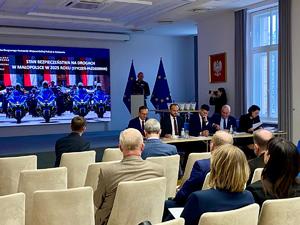 sala szkoleniowa ekran z prezentacją