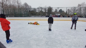 strażacy podczas pokazu na lodowsku