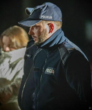 policjant w mundurze