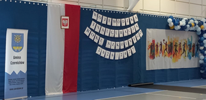 dekoracja z napisem wojewódzka inaguracja roku szkolnego