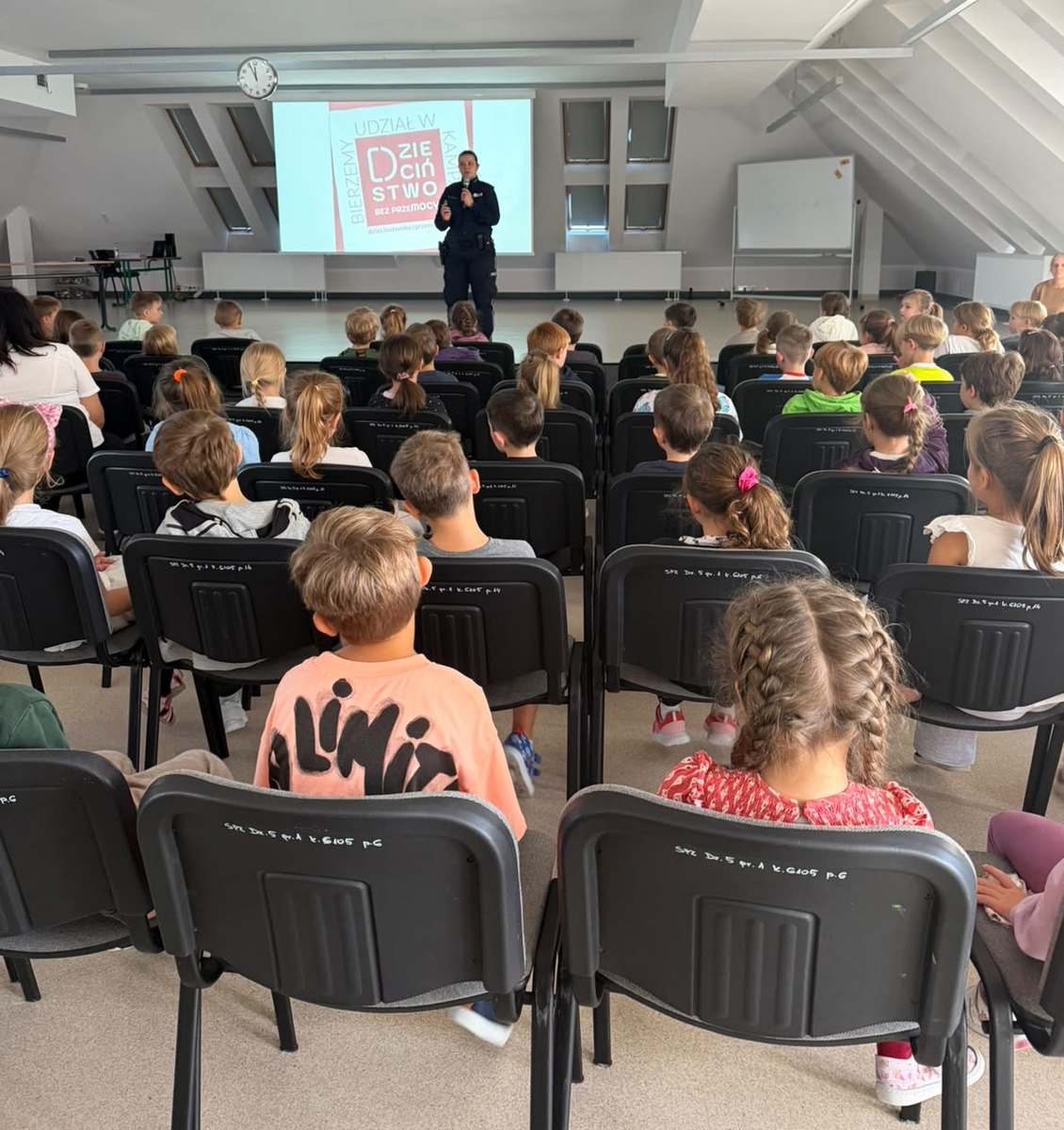 Policjantki z Krakowa odwiedziły Szkołę Podstawową w Zielonkach